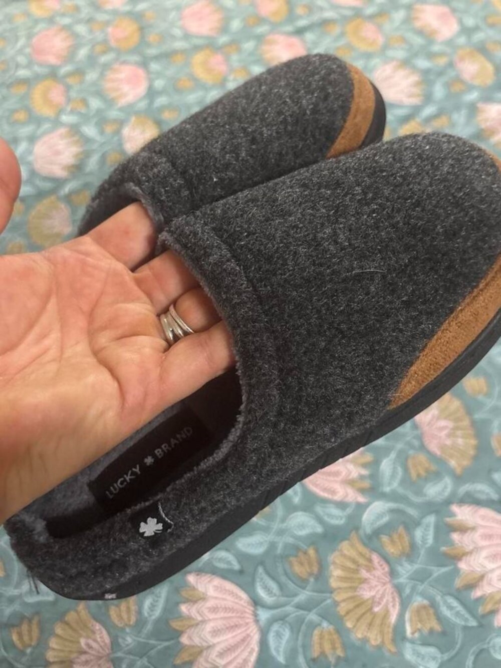 Lucky Brand Kids Gray Fleece Slippers